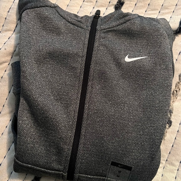 Nike Therma fit, tech hoodie - Picture 2 of 3